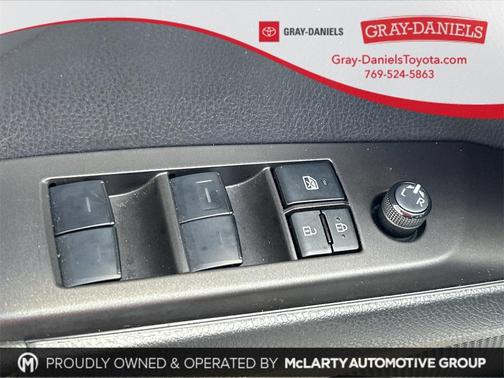2022 Toyota Camry Hybrid LE