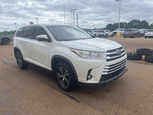 Blizzard Pearl 2019 Toyota Highlander LE Plus
