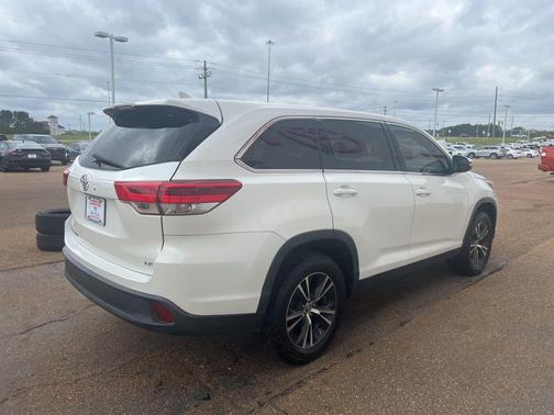 Blizzard Pearl 2019 Toyota Highlander LE Plus