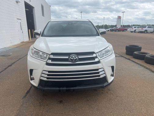 Blizzard Pearl 2019 Toyota Highlander LE Plus