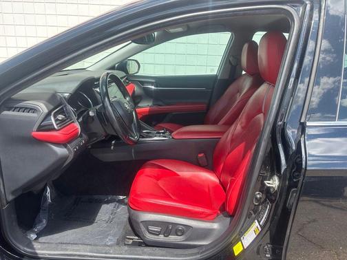 Midnight Black Metallic 2019 Toyota Camry XSE