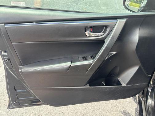 Black Sand Pearl 2018 Toyota Corolla SE