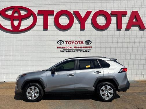 2020 Toyota RAV4 LE