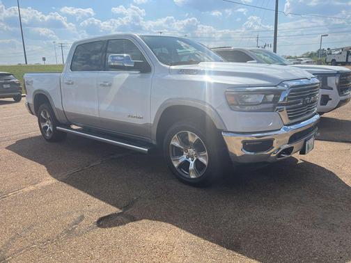 Ivory White Tri-Coat Pearlcoat 2020 RAM 1500 Laramie