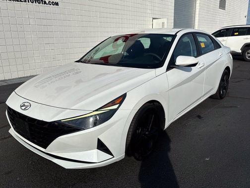 Quartz White 2022 Hyundai ELANTRA SEL