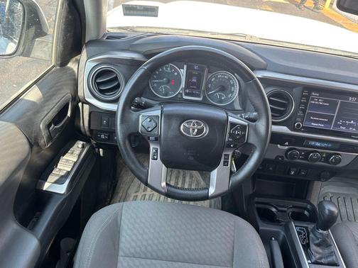 White 2022 Toyota Tacoma SR5