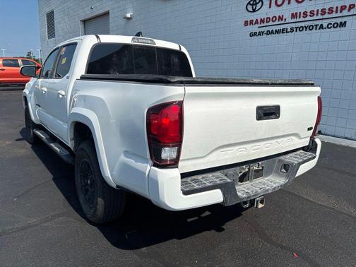 White 2022 Toyota Tacoma SR5