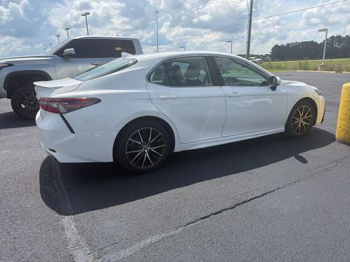 Ice Cap 2024 Toyota Camry SE