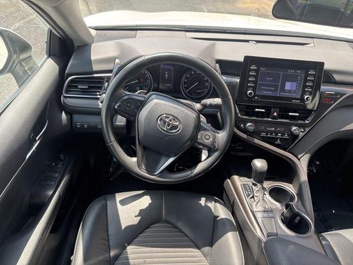 Ice Cap 2024 Toyota Camry SE