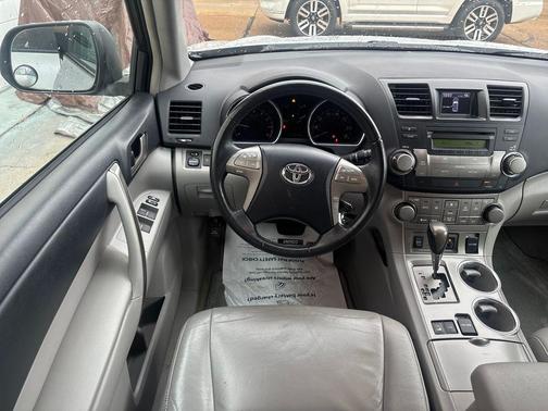 2010 Toyota Highlander SE