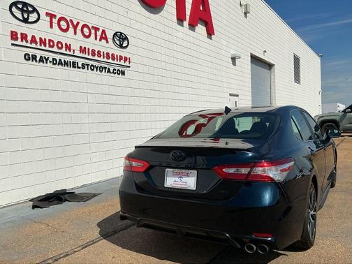 2020 Toyota Camry SE