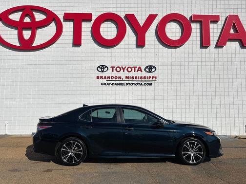 2020 Toyota Camry SE