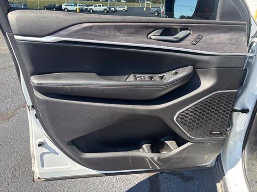 Bright White Clearcoat 2022 Jeep Grand Cherokee L Limited
