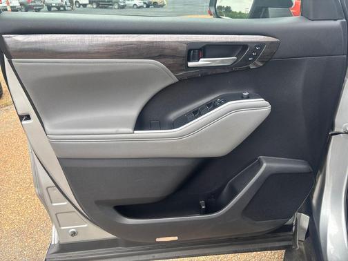 Celestial Silver Metallic 2021 Toyota Highlander Limited