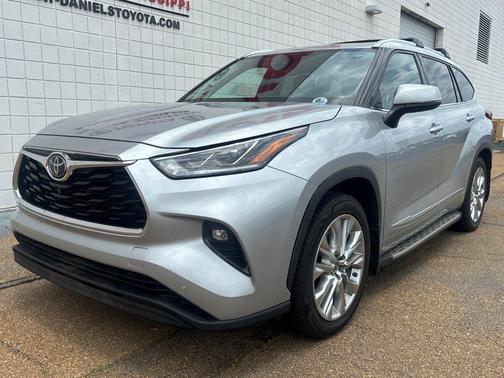 Celestial Silver Metallic 2021 Toyota Highlander Limited