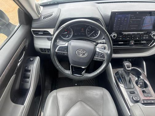 Celestial Silver Metallic 2021 Toyota Highlander Limited