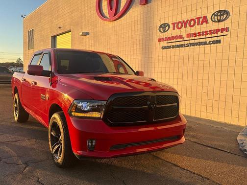 2017 RAM 1500 Night Crew Cab 4x2 5'7' Box
