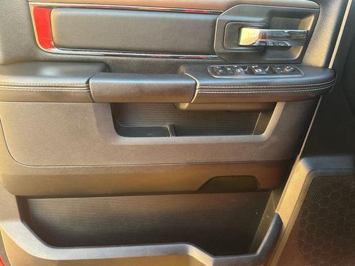 2017 RAM 1500 Night Crew Cab 4x2 5'7' Box