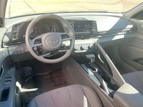 2021 Hyundai ELANTRA SE