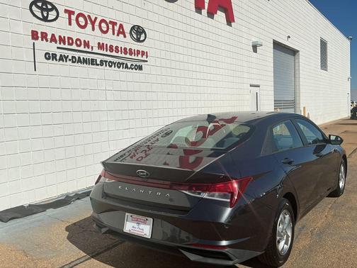 2021 Hyundai ELANTRA SE