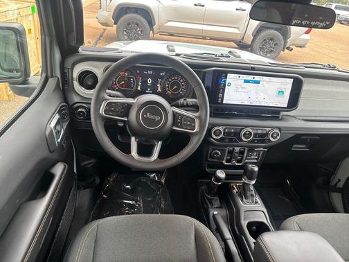 2024 Jeep Wrangler 4-Door Sahara 4x4