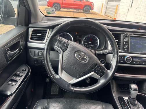 Midnight Black Metallic 2016 Toyota Highlander Limited
