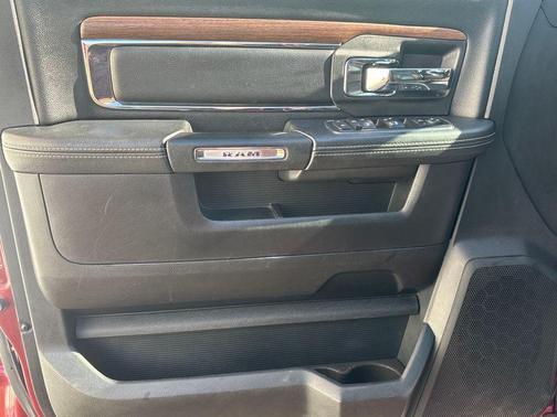 2017 RAM 2500 Laramie Crew Cab 4x4 6'4' Box