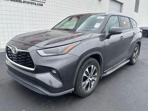 Magnetic Gray Metallic 2022 Toyota Highlander XLE