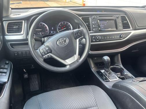 2016 Toyota Highlander LE