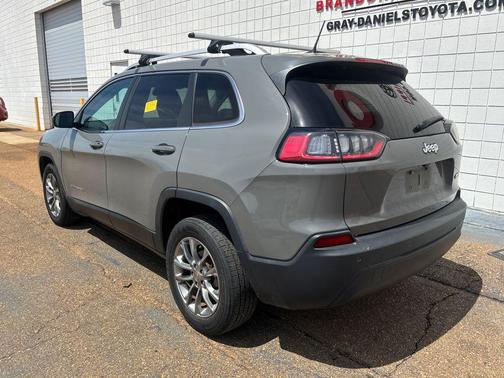 Sting-Gray Clearcoat 2019 Jeep Cherokee Latitude Plus