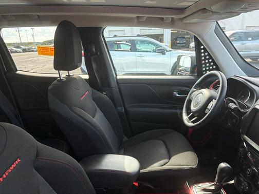 Alpine White Clearcoat 2022 Jeep Renegade Trailhawk