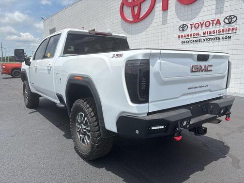 Summit White 2023 GMC Sierra 2500 SLE