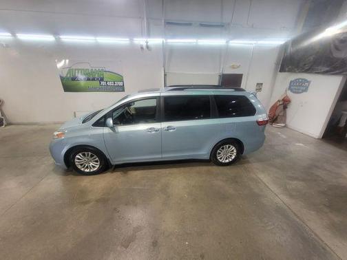 2017 Toyota Sienna XLE Premium