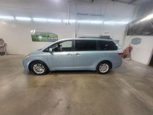 2017 Toyota Sienna XLE Premium