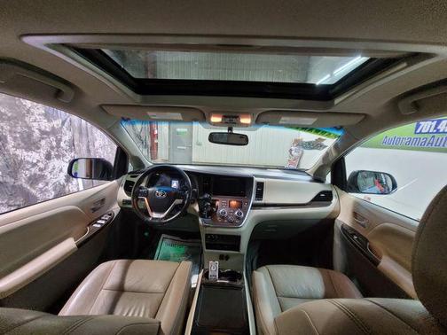 2017 Toyota Sienna XLE Premium