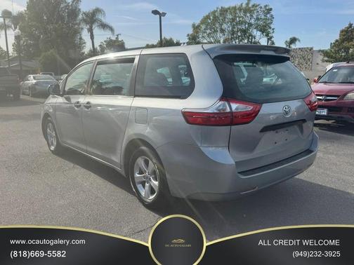 Silver Sky Metallic 2017 Toyota Sienna SE