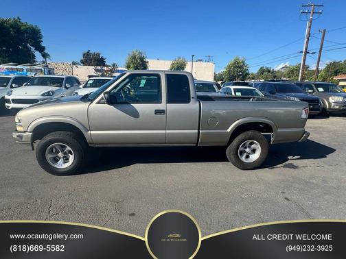 2001 Chevrolet S-10 Base