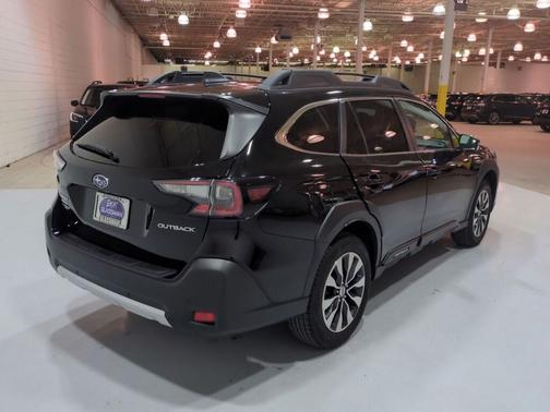 Crystal Black Silica 2024 Subaru Outback Limited