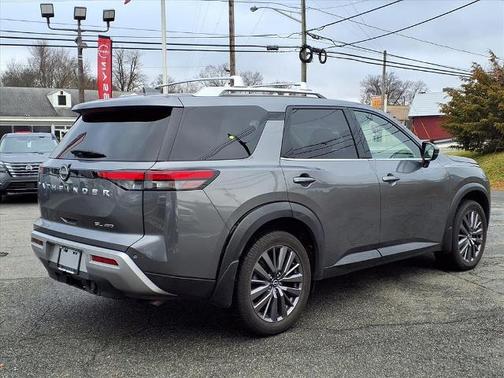 2023 Nissan Pathfinder SL
