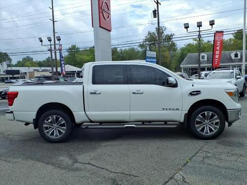 2017 Nissan Titan SL