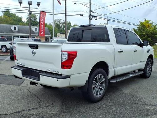 2017 Nissan Titan SL