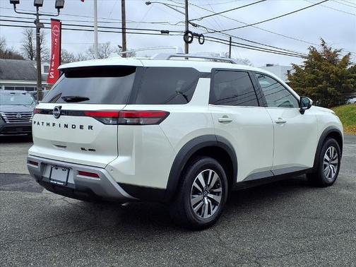 2023 Nissan Pathfinder SL