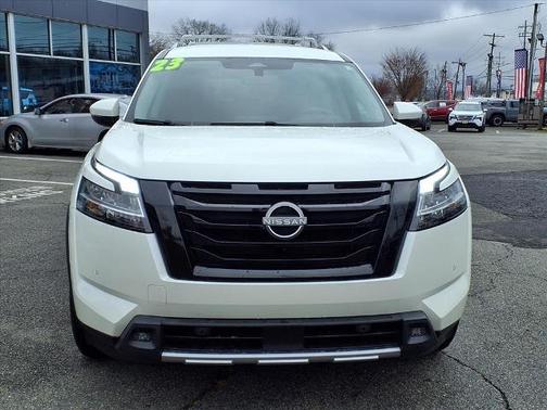 2023 Nissan Pathfinder SL