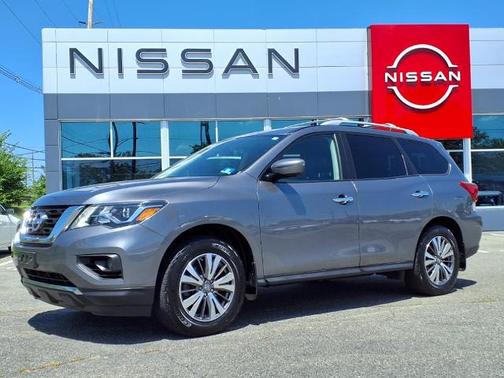2017 Nissan Pathfinder SL