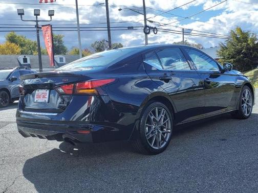 Black 2023 Nissan Altima 2.0 SR