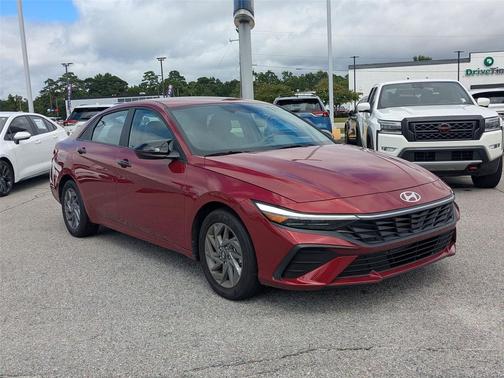 2024 Hyundai ELANTRA SEL