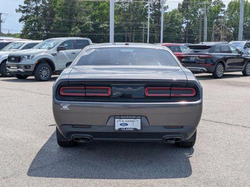 2015 Dodge Challenger SXT
