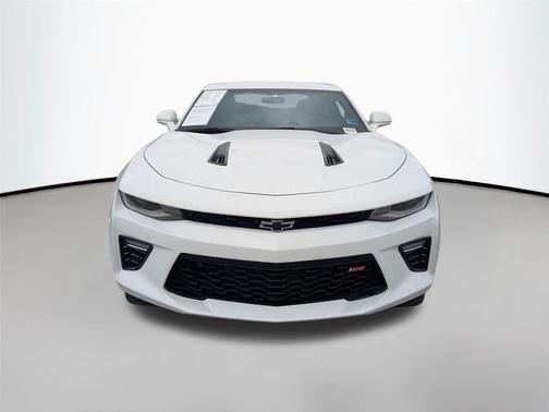 Summit White 2017 Chevrolet Camaro 1SS