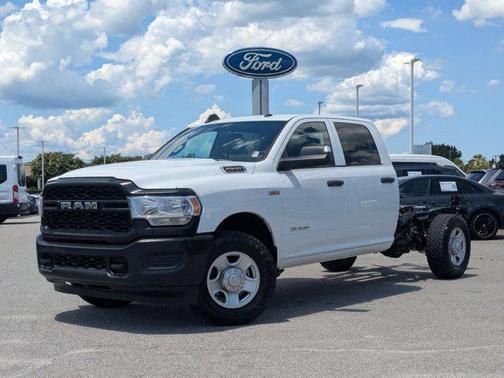 2022 RAM 2500 Tradesman Crew Cab 4x2 8' Box