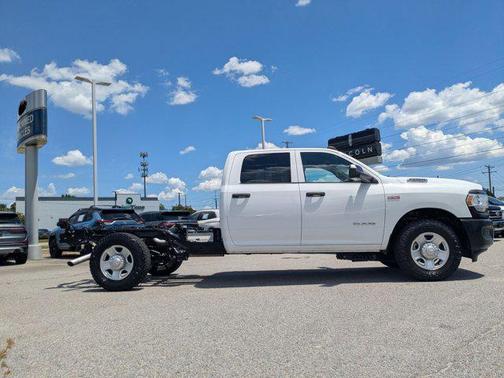 2022 RAM 2500 Tradesman Crew Cab 4x2 8' Box